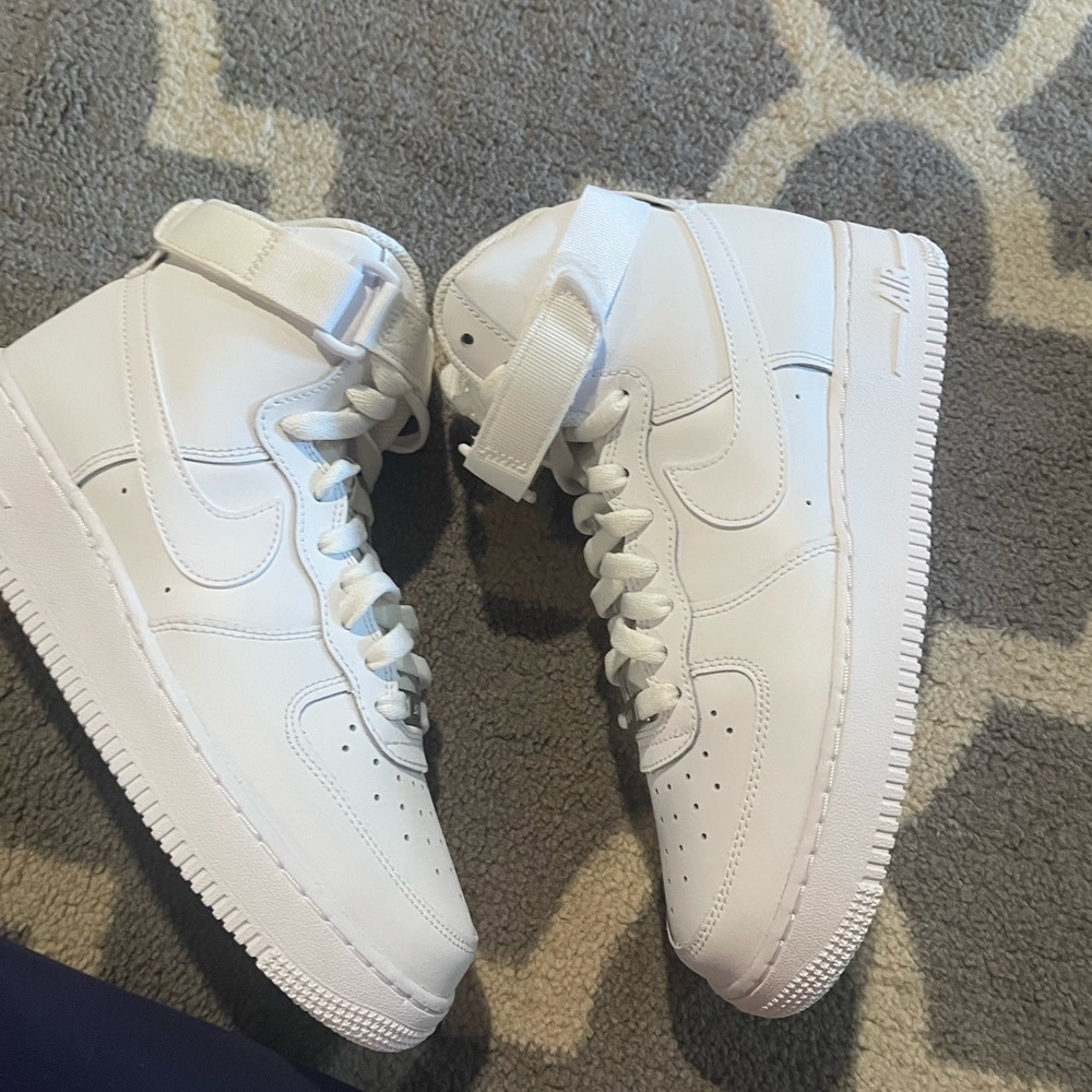 Nike Air Force 1s High top LE